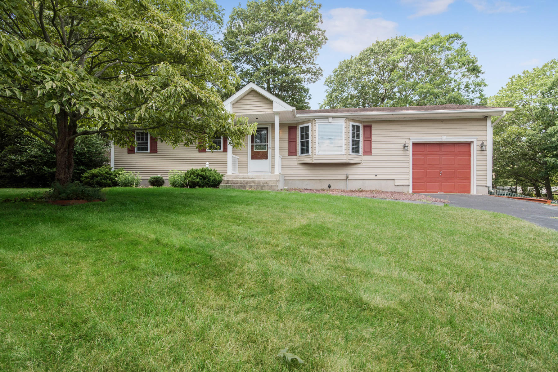 Manorville Homes for Sale